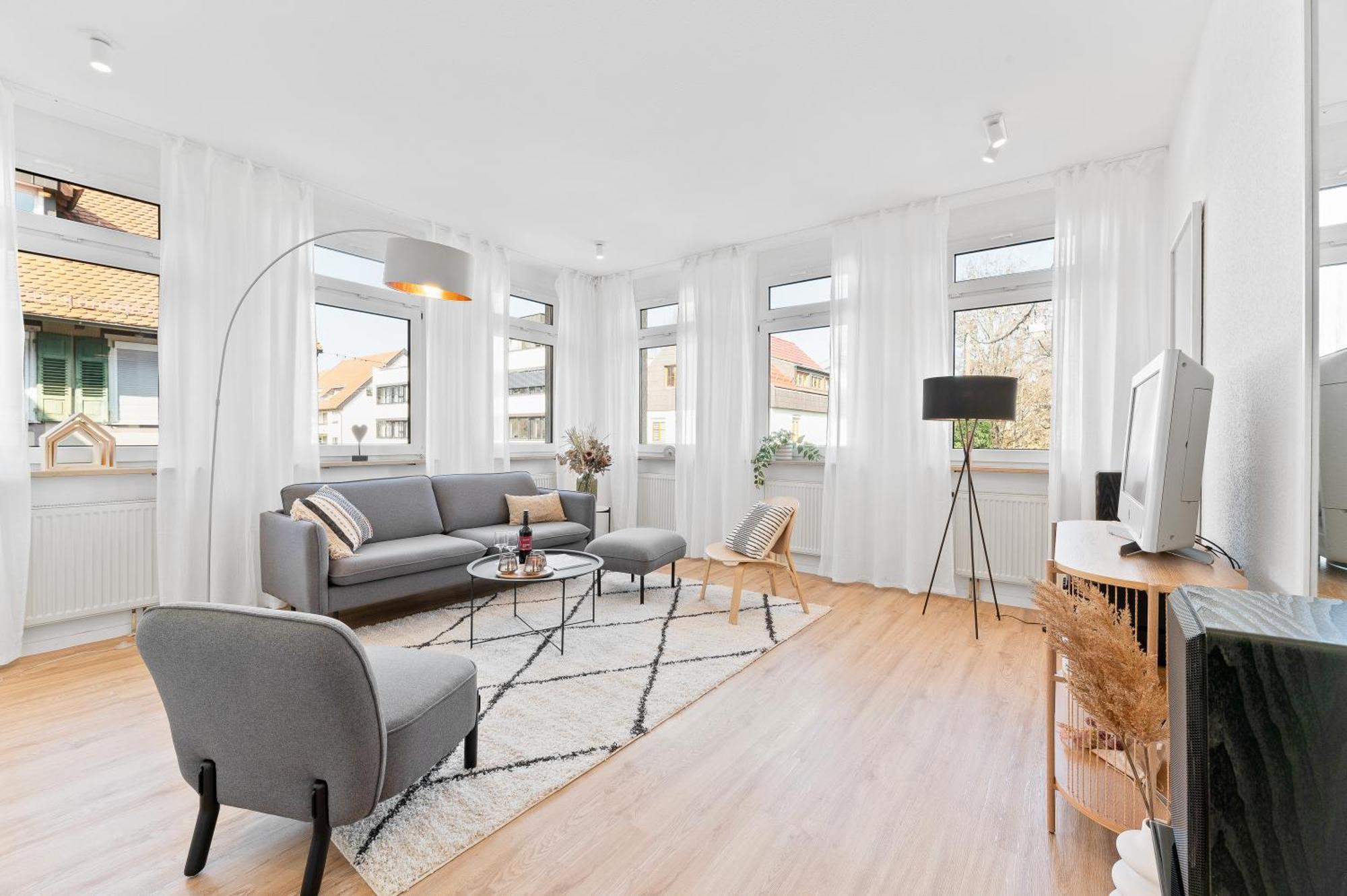 Helle Zentrumsnahe Familienfreundliche Ferienwohnung Fellbach Dış mekan fotoğraf