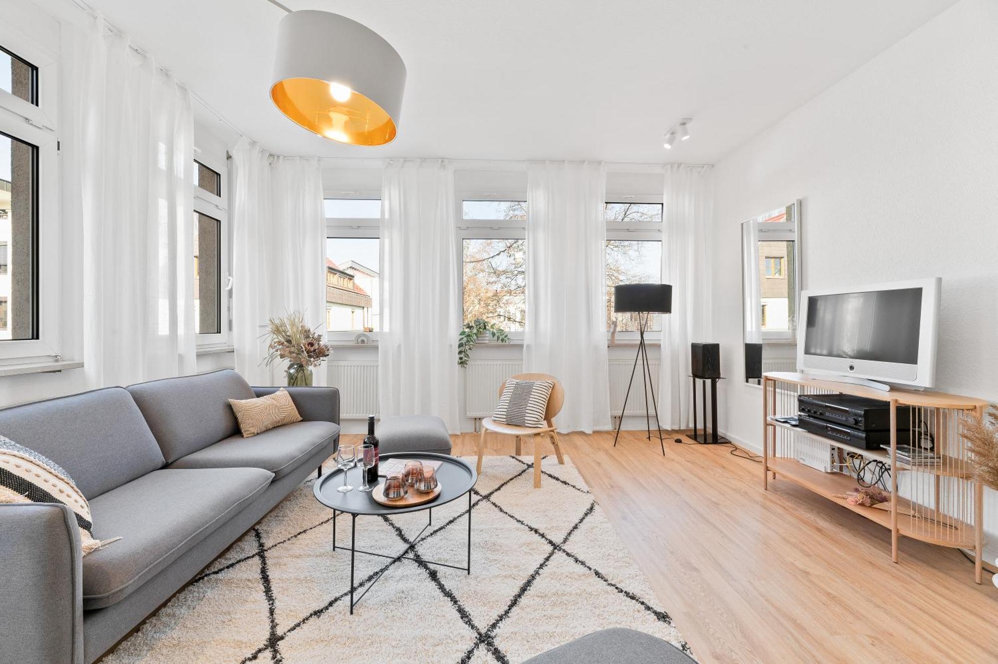 Helle Zentrumsnahe Familienfreundliche Ferienwohnung Fellbach Dış mekan fotoğraf
